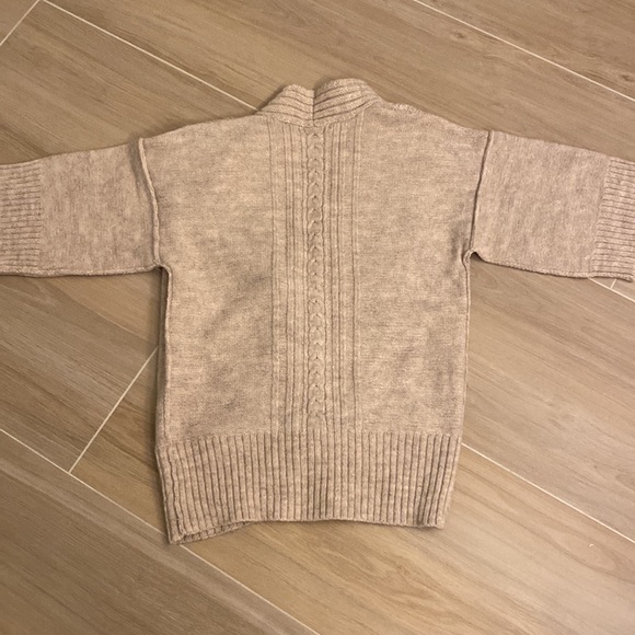 BANANA REPUBLIC~CABLE KNIT SWEATER~SMALL - Picture 3 of 7